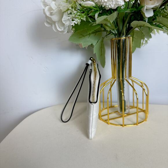 Coach CS602 Corner Zip Wristlet In Signature Canvas IN Chalk Glacierwhite - Picture 3 of 5